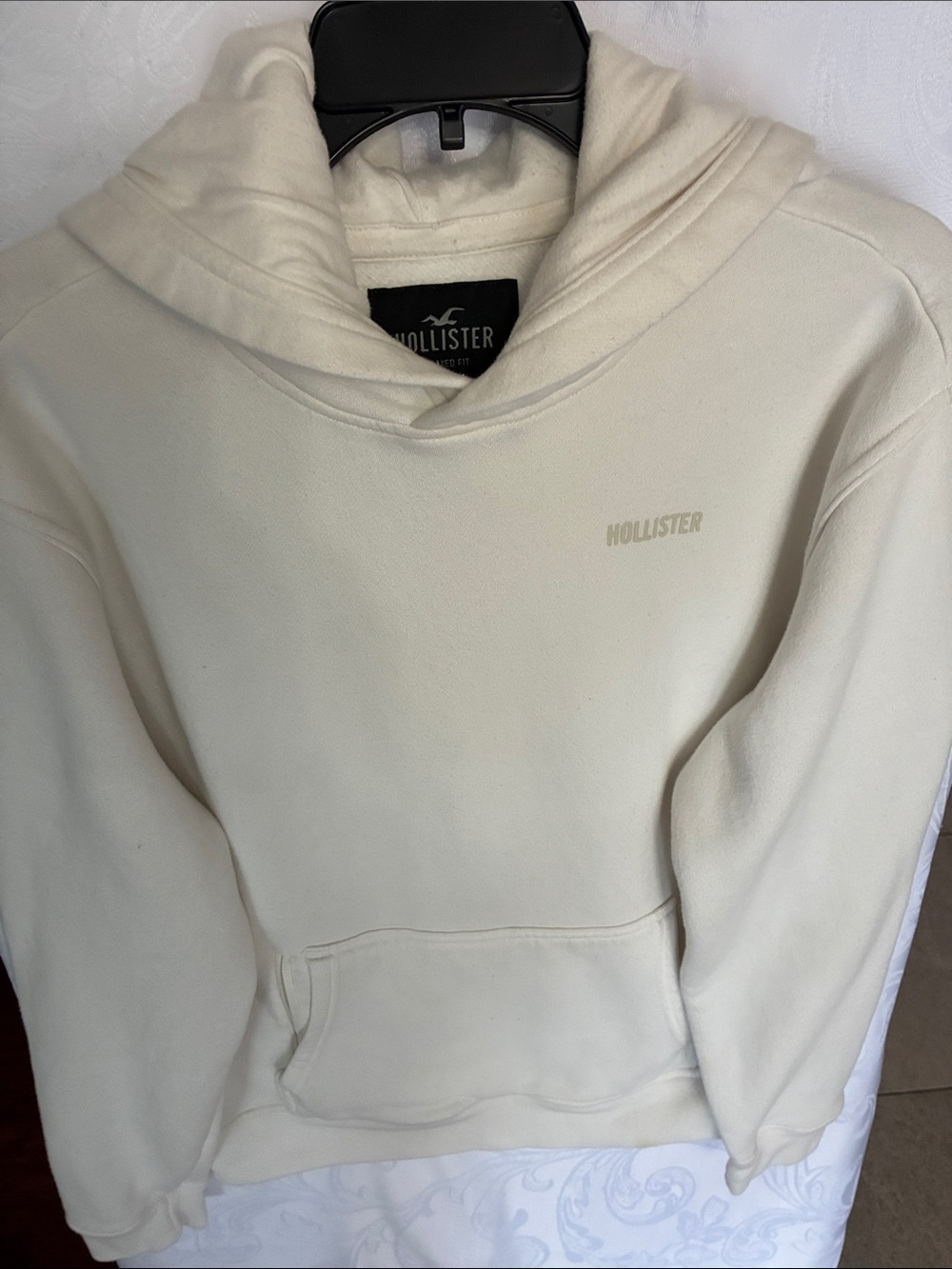 Hollister Men’s Cream Crewneck Hoodie